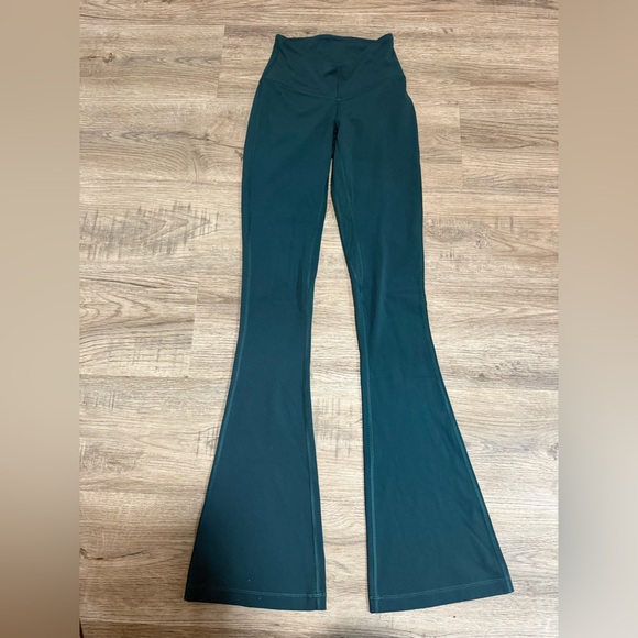 Lululemon - Picture 2 of 4